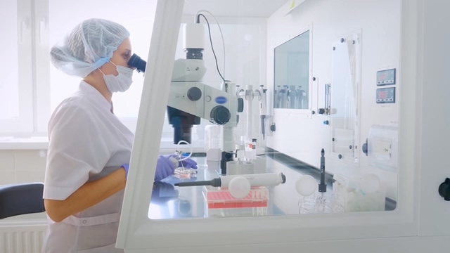 科学家在做细胞合成视频素材