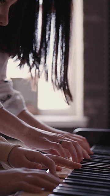 弹钢琴的手竖屏视频