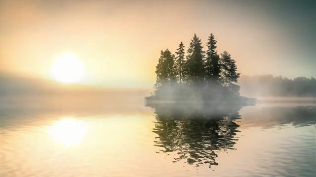 湖面上的一个小岛宁静的早晨免费视频