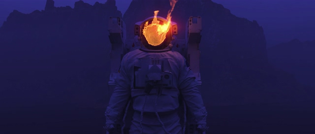 4K创意宇航员的头部着火视频素材