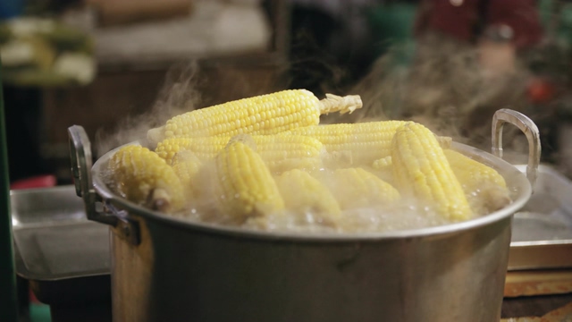 煮玉米视频素材一锅玉米视频素材免费下载