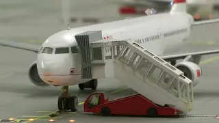 飞机模型机场 全面运转的微型机场720P视频素材