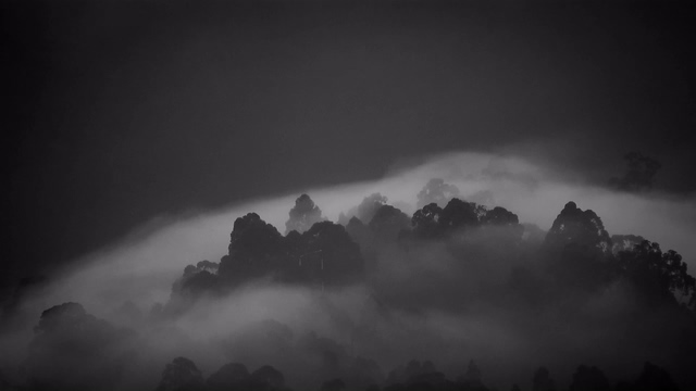 山水画视频素材山峰上的云雾缭绕