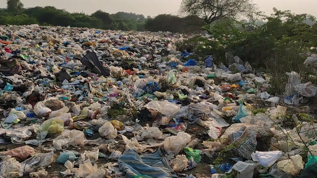 环境污染视频素材一大片塑料垃圾